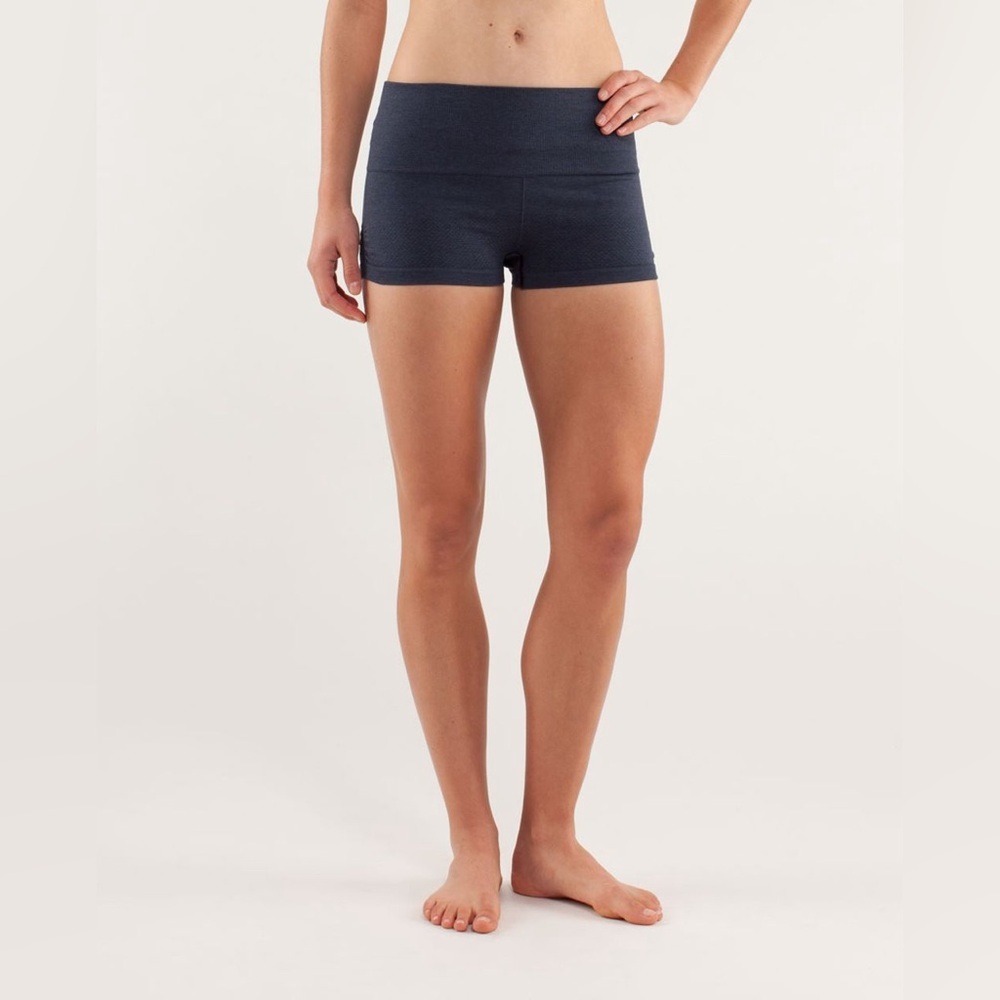 Lululemon In The Flow Short
Inkwell Size 2